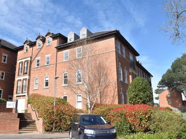 Flat for sale in Ripon, North Yorkshire