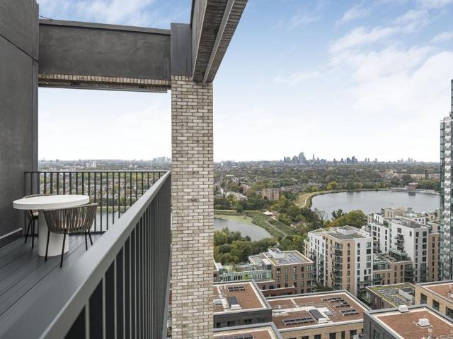 Flat for sale in Woodberry Down, Stamford Hill