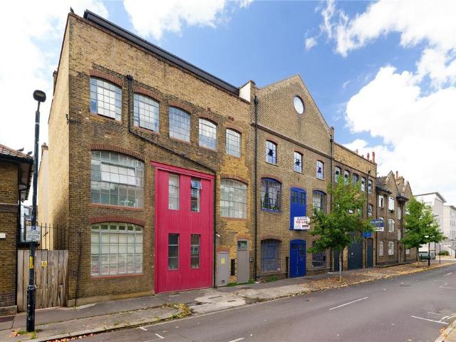 Flat for sale in London Borough of Southwark, Greater London