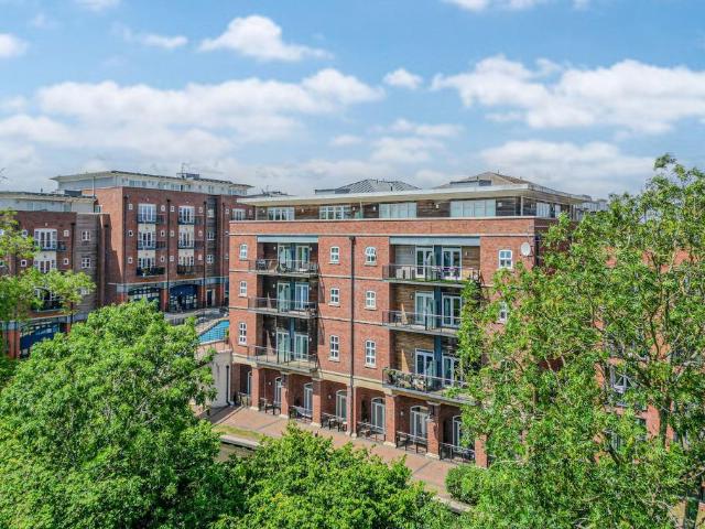 Flat for sale in Dickens Heath, West Midlands