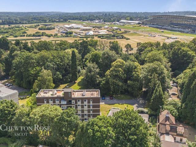 Flat for sale in Sunninghill and Ascot, Ascot