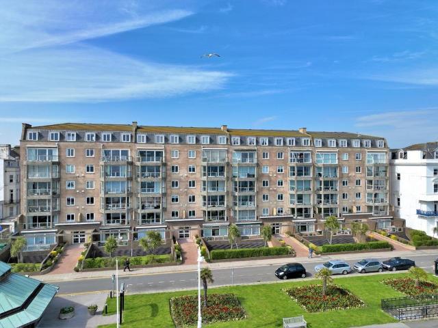 Flat for sale in Folkestone