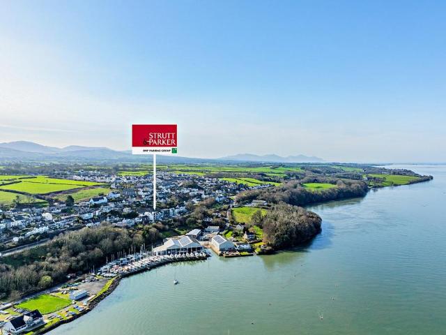 Flat for sale in Y Felinheli, Wales