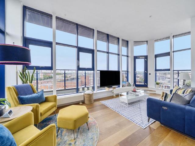 Flat for sale in Ocean Village, City Of Southampton