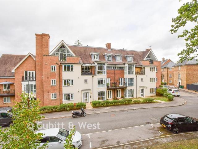 Flat for sale in Glynde, West Sussex