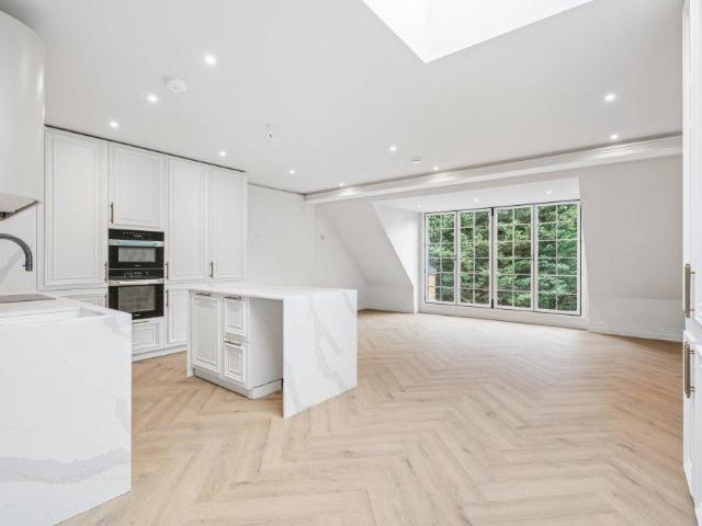 Flat for sale in Winkfield