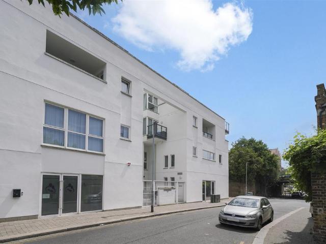 Flat for sale in Wandsworth Riverside Quarter, Greater London