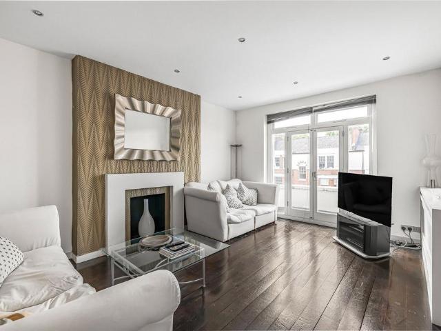 Flat for sale in Chelsea, Cat Hill