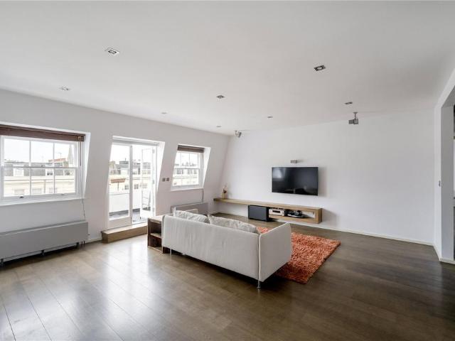 Flat for sale in Bayswater, Greater London