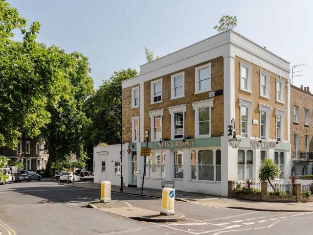 Flat for sale in Highbury, Greater London