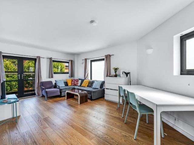Flat for sale in West Kensington, Greater London