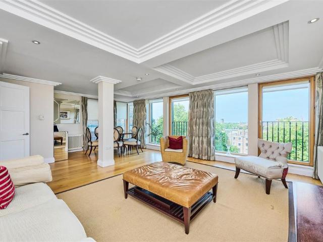 Flat for sale in Westminster, Greater London