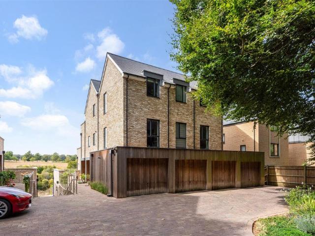 Flat for sale in Sleepers' Hill, Hampshire