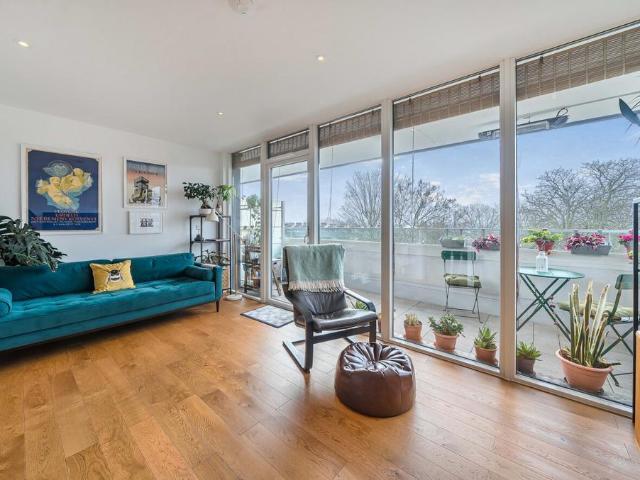 Flat for sale in London Borough of Lewisham, Blackheath