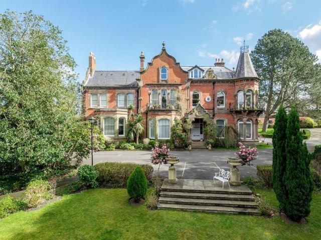 Flat for sale in Alderley Edge