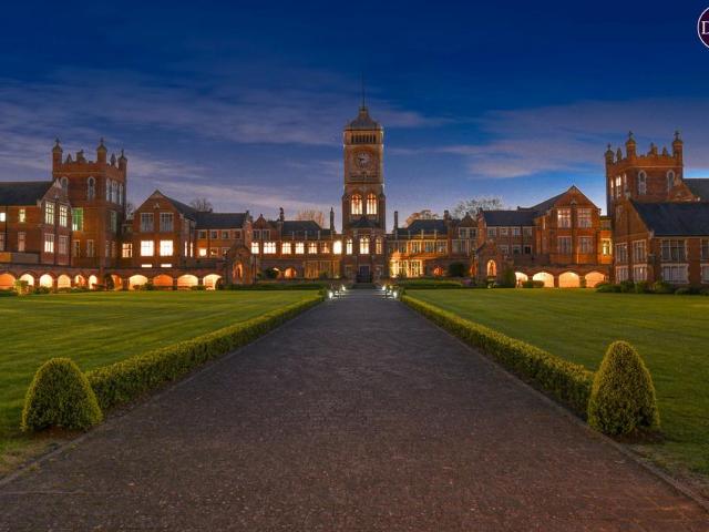 Flat for sale in Connaught Park, Bushey