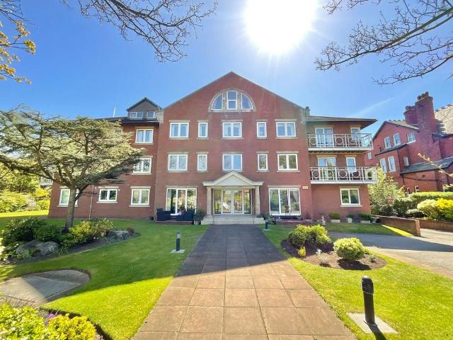 Flat for sale in Southport, Sefton