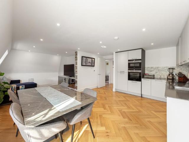Flat for sale in West Kensington, Greater London