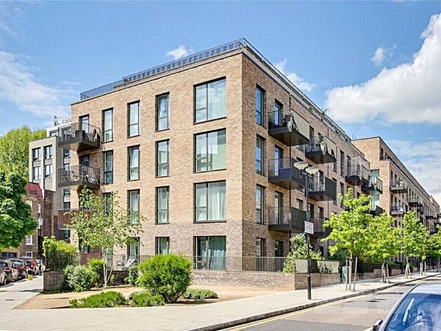 Flat for sale in North Kensington, Greater London