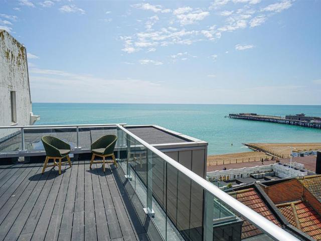 Flat for sale in Bohemia, Guestling Green