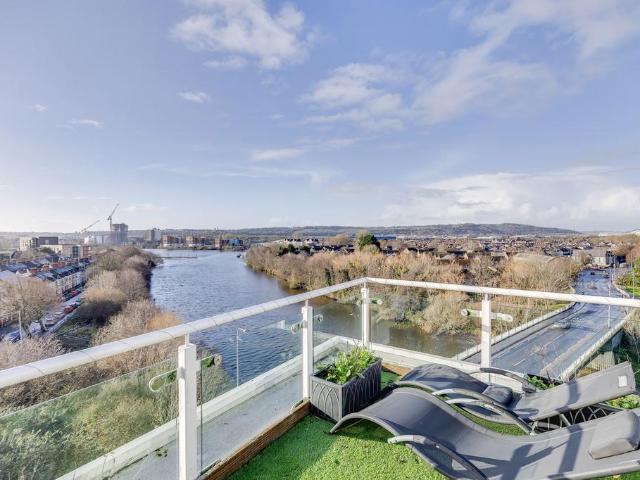 Flat for sale in City Centre, Falcon Lodge