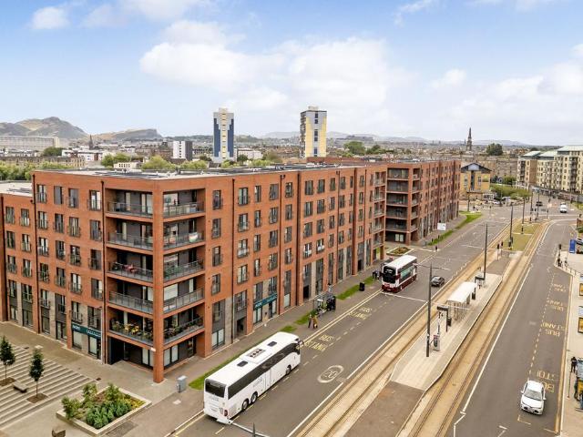 Flat for sale in North Leith, Leith