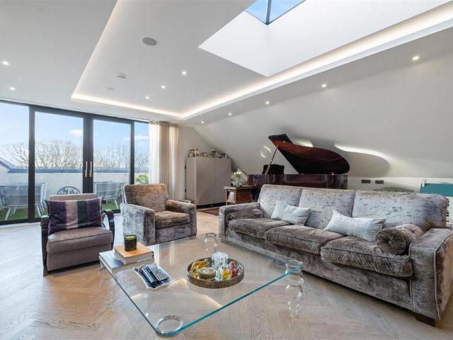 Flat for sale in London Borough of Barnet, Greater London
