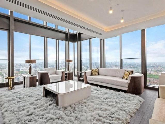 Flat for sale in Vauxhall, Greater London
