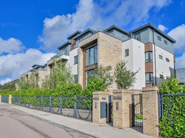 Flat for sale in Hendon, Greater London