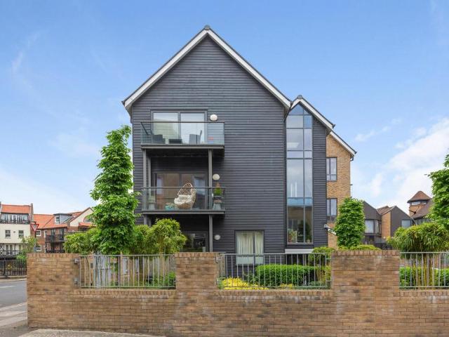 Flat for sale in London Borough of Hounslow, Spring Grove