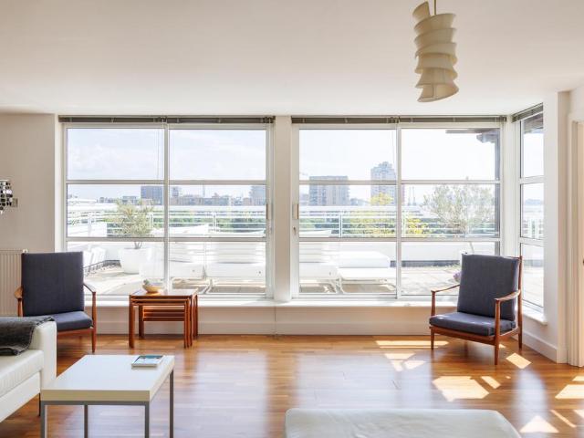 Flat for sale in Silvertown, Greater London