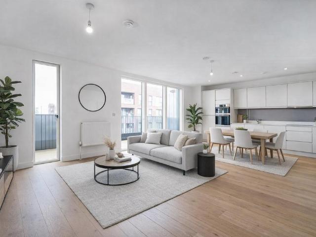 Flat for sale in Kingsbury, Greater London