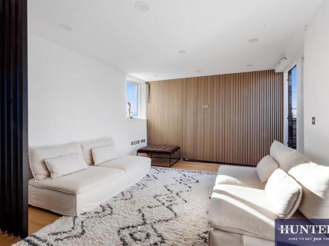 Flat for sale in South Hampstead, Greater London