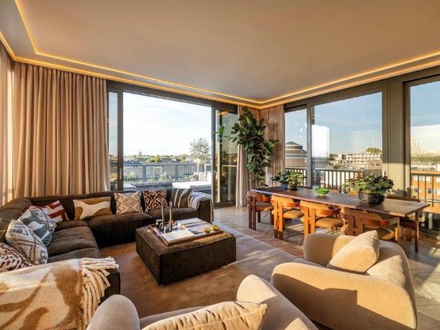 Flat for sale in Chalk Farm, Greater London