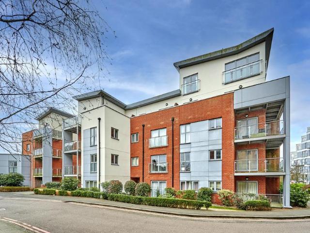 Flat for sale in St Albans, Five Acres