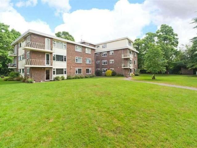 Flat for sale in London Borough of Croydon, Waddon