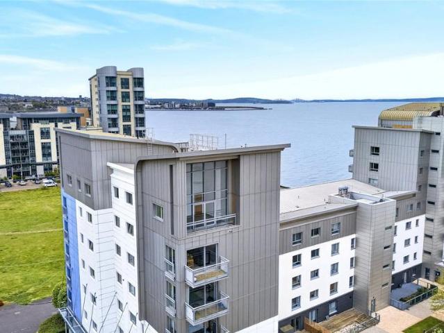 Flat for sale in Newhaven, Leith