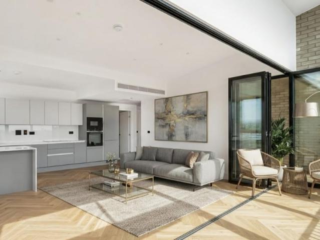 Flat for sale in Vauxhall, Greater London