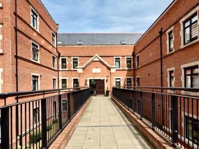 Flat for sale in Connaught Park, Bushey
