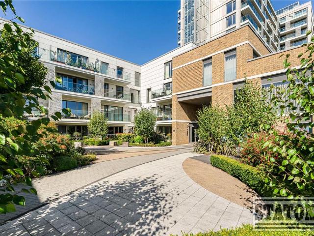 Flat for sale in Oakleigh Park, Greater London