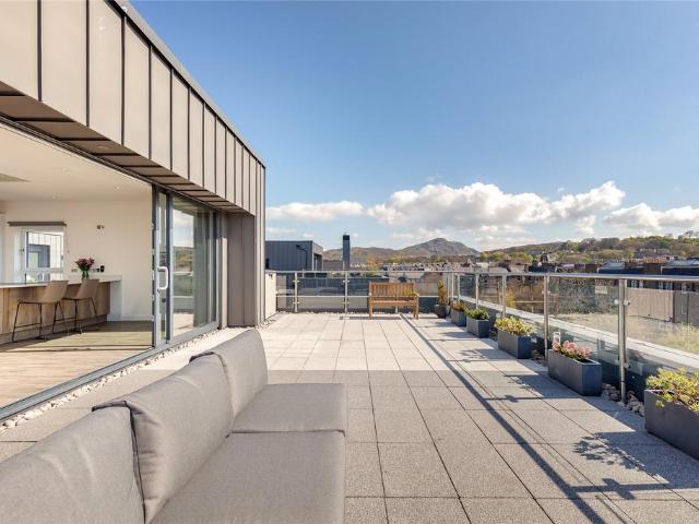 Flat for sale in Leith, Scotland