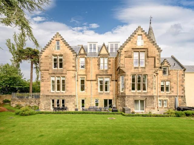 Flat for sale in Blackford, Scotland