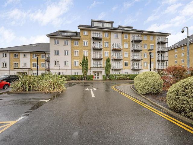Flat for sale in Parkwest Apartments, Greater London
