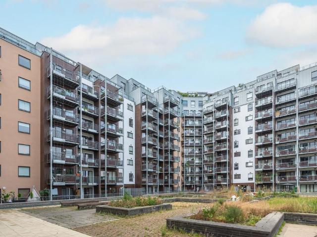 Flat for sale in East Greenwich, Greater London