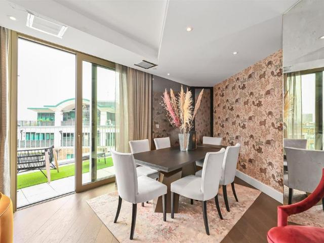 Flat for sale in Kensington, Greater London