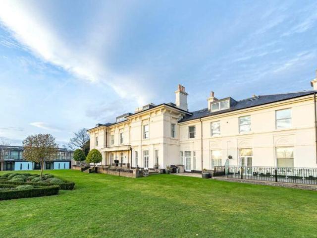 Flat for sale in Calderstones