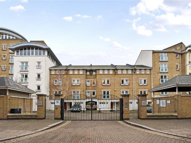 Flat for sale in Rotherhithe, Greater London
