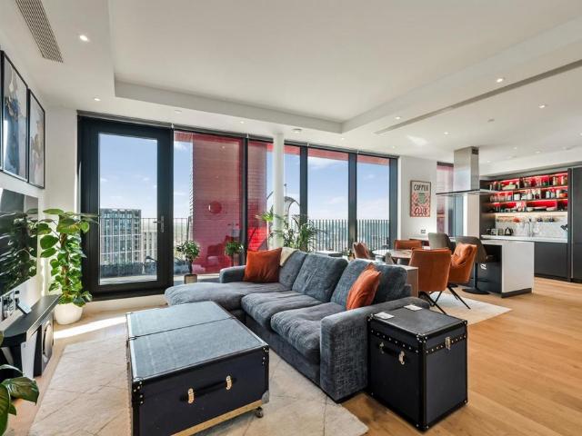 Flat for sale in London City Island, Blackwall