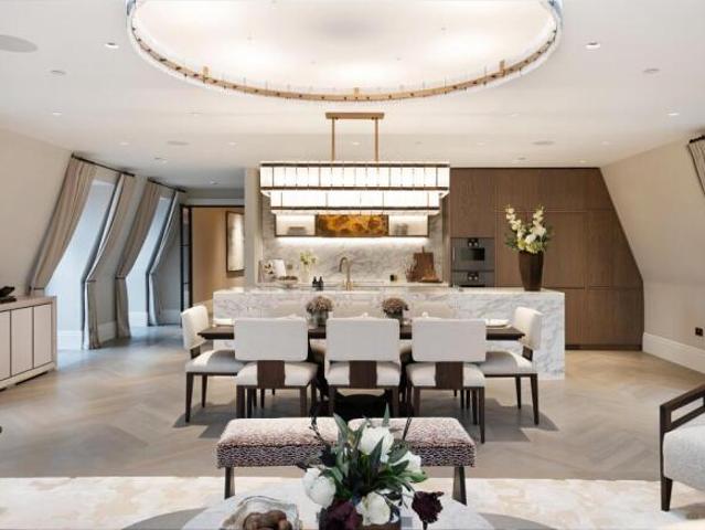 Apartment for sale in Kensington, Greater London