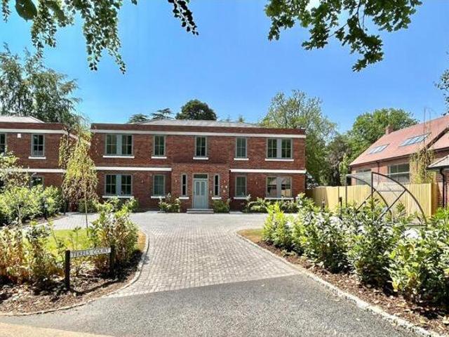 House for sale in Heol-las, Surrey